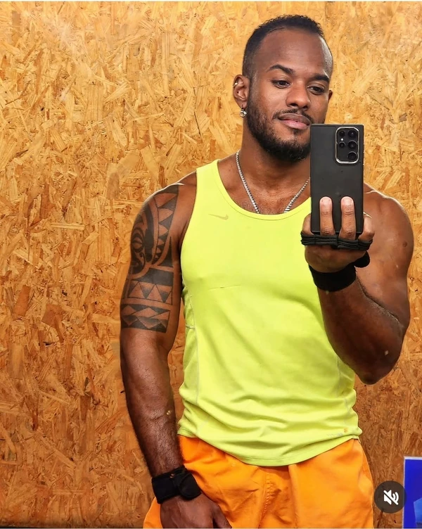 DJ morre um dia antes de apresentação, casa noturna mantém festa e vira alvo de críticas por Reprodução/Instagram