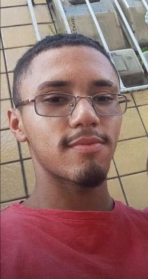 Jovem trabalhador foi uma das vítimas que morreu no ataque por Reprodução
