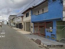 Imagem - Socos, pauladas e facada: suspeito de roubo é linchado em Feira de Santana