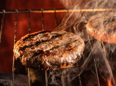 Imagem - Gelo no hambúrguer? Truque inusitado de chef viraliza e promete carne mais suculenta