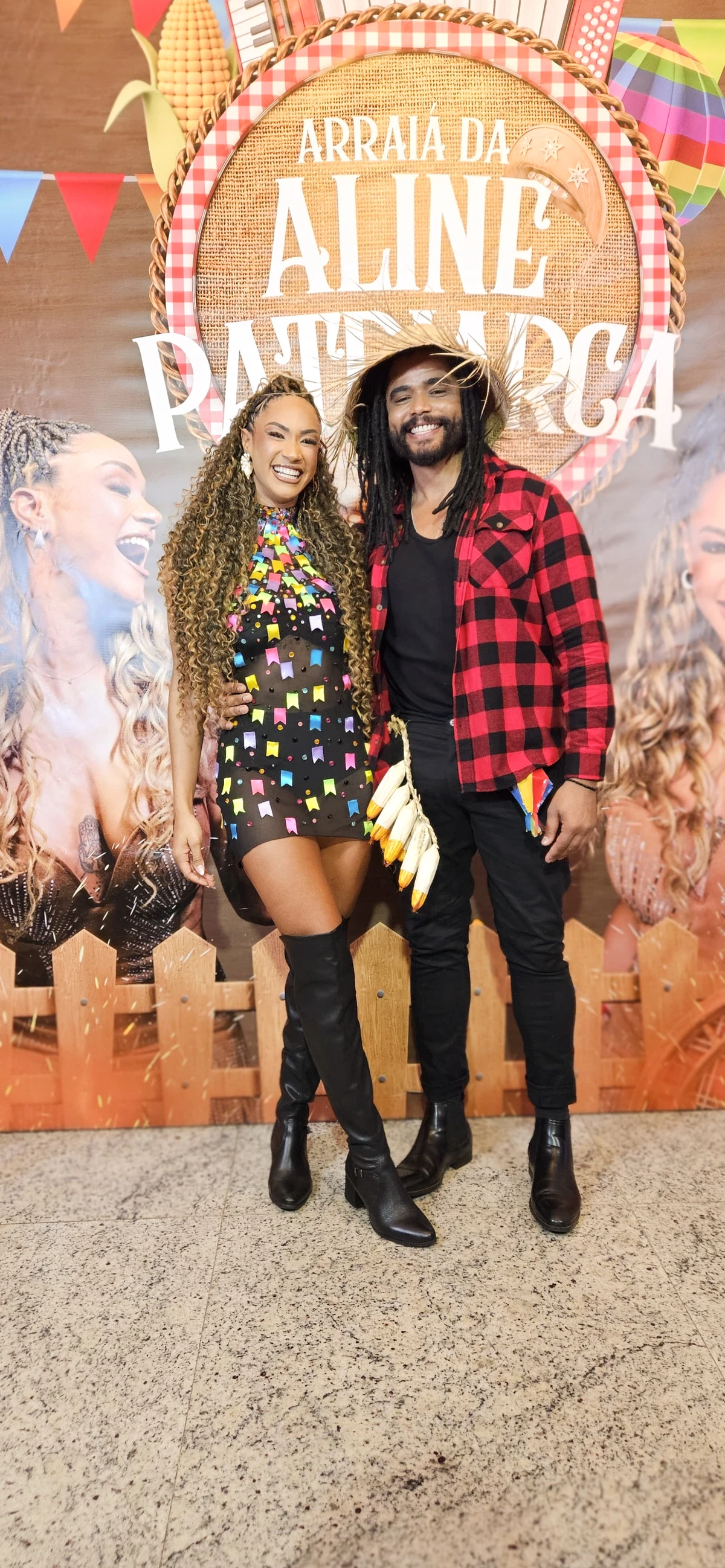 Aline Patriarca ao lado de Diogo Almeida comemorando aniversário com festa temática "Arraiá da Aline"  por Divulgação