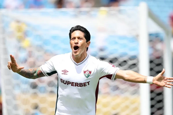 Cano celebrando o gol marcando contra a Inter de Milão