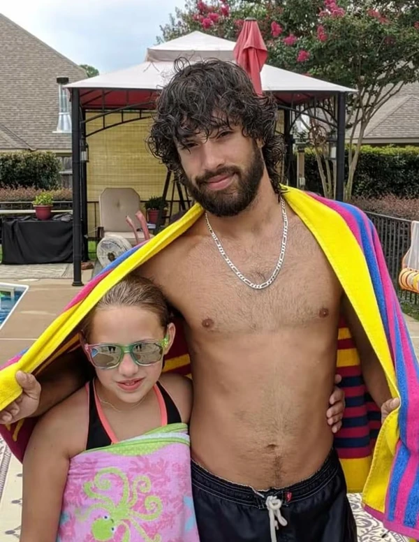 Dakota Posey, neto de Raul Seixas, com a filha por Reprodução/Facebook