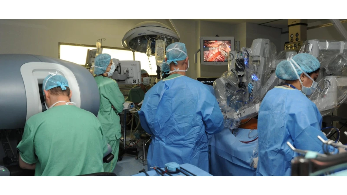 2008 - A primeira cirurgia robótica é realizada no Einstein - por Einstein/divulgação