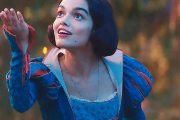 Rachel Zegler como Branca de Neve em Live-Action da Disney   por Divulgação/Disney