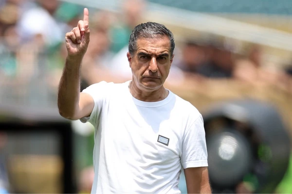 Renato Paiva comandando o Botafogo 