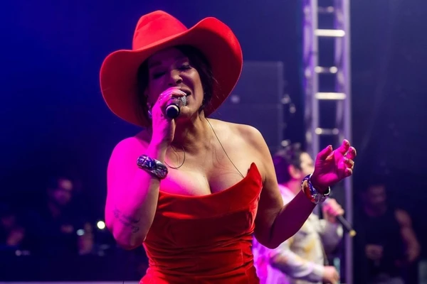 Silvânia Aquino, vocalista da banda de forró Calcinha Preta por Reprodução