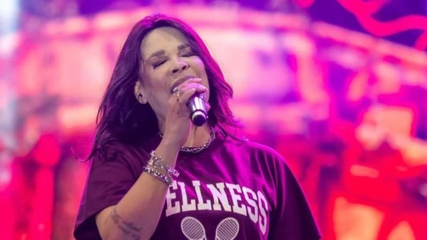 Silvânia Aquino, vocalista da banda de forró Calcinha Preta por Reprodução