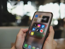 Imagem - Seu celular está limpo? Veja cinco dicas para higienizar um dos objetos mais contaminados do dia a dia