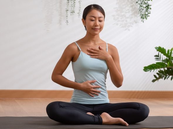 Imagem - Veja como fazer o vácuo abdominal para definir a barriga