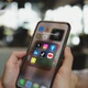 Imagem - Seu celular está limpo? Veja cinco dicas para higienizar um dos objetos mais contaminados do dia a dia