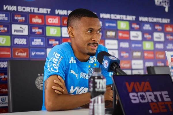 Ademir em entrevista coletiva