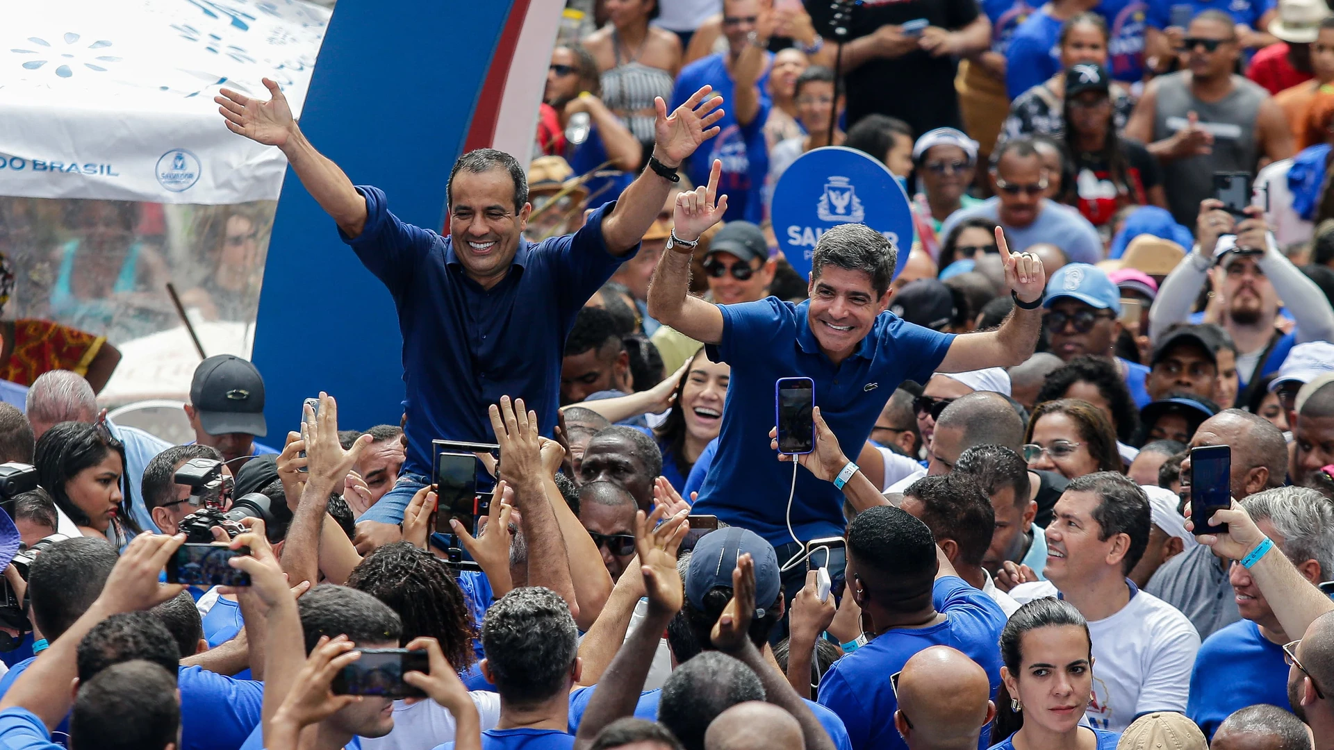 Imagem - Bruno Reis e ACM Neto arrastam multidão no 2 de Julho e falam sobre futuro da Bahia