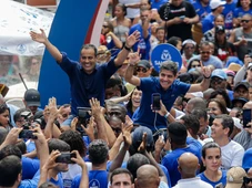 Imagem - Bruno Reis e ACM Neto arrastam multidão no 2 de Julho e falam sobre futuro da Bahia