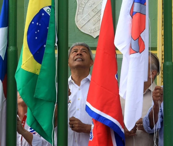 Após ser vaiado, Jerônimo diz que Dois de Julho desse ano não deve ser visto como termômetro para 2026