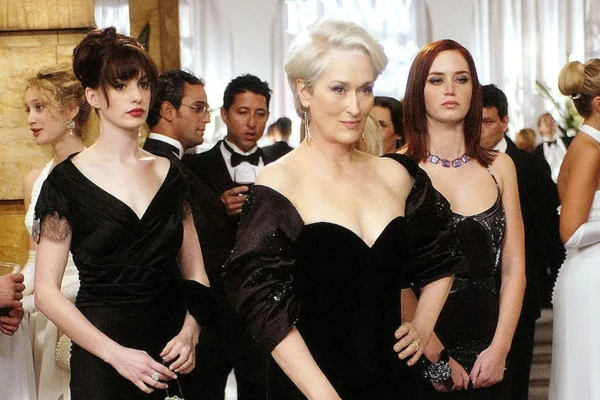 Depois de 20 anos, Anne Hathaway, Meryl Streep e Emily Blunt estão de volta em 'O Diabo Veste Prada 2' 