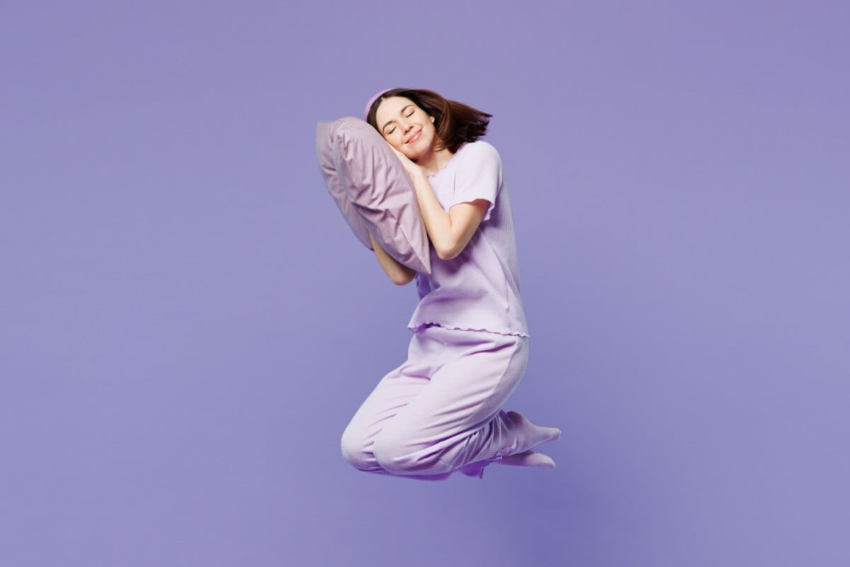 A higiene do sono é essencial para recuperar a energia e cuidar da saúde física e mental (Imagem: ViDI Studio | Shutterstock) 