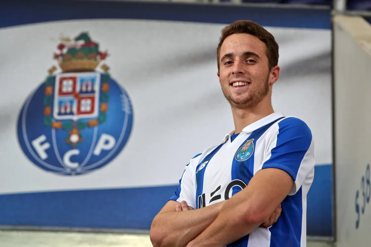 Atleta teve passagem pelo Porto por Divulgação