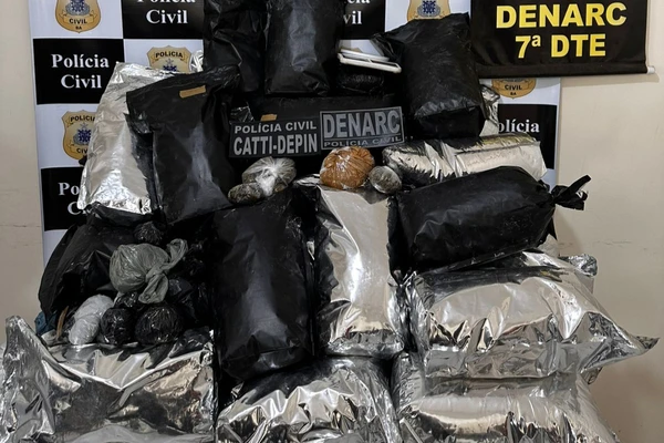 Cerca de 38 kg de maconha foram apreendidos