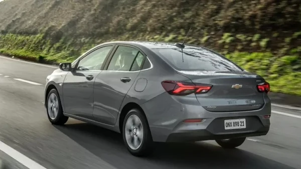 Chevrolet Onix Plus por Divulgação