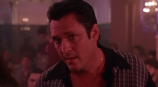 Como Sonny Black em "Donnie Brasco" (1997) por Reprodução