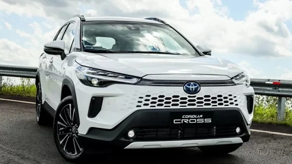 Corolla Cross por Divulgação