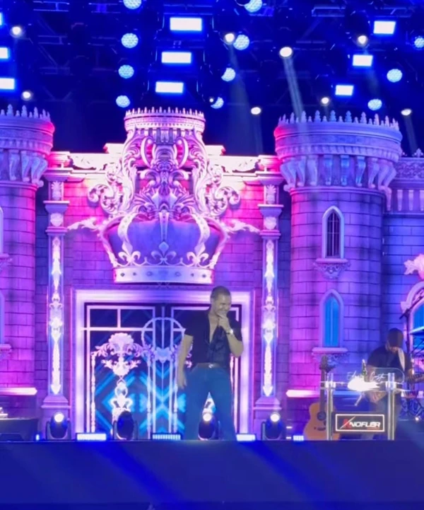 Eduardo Costa aparece irreconhecível em show no Mato Grosso por Reprodução/Redes Sociais 