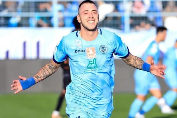 Renzo López foi anunciado como novo centroavante do Vitória por Reprodução/Instagram