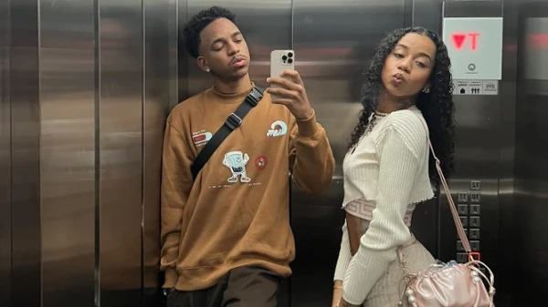 Tasha Okereke e Kyan ficam noivos em Barcelona  por Reprodução/Redes Sociais  