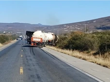 Imagem - Acidente entre caminhão baú e carreta deixa dois mortos na Bahia