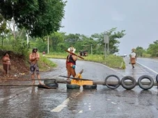 Imagem - Indígenas Pataxó interditam BR-101 após prisão de cacique na Bahia