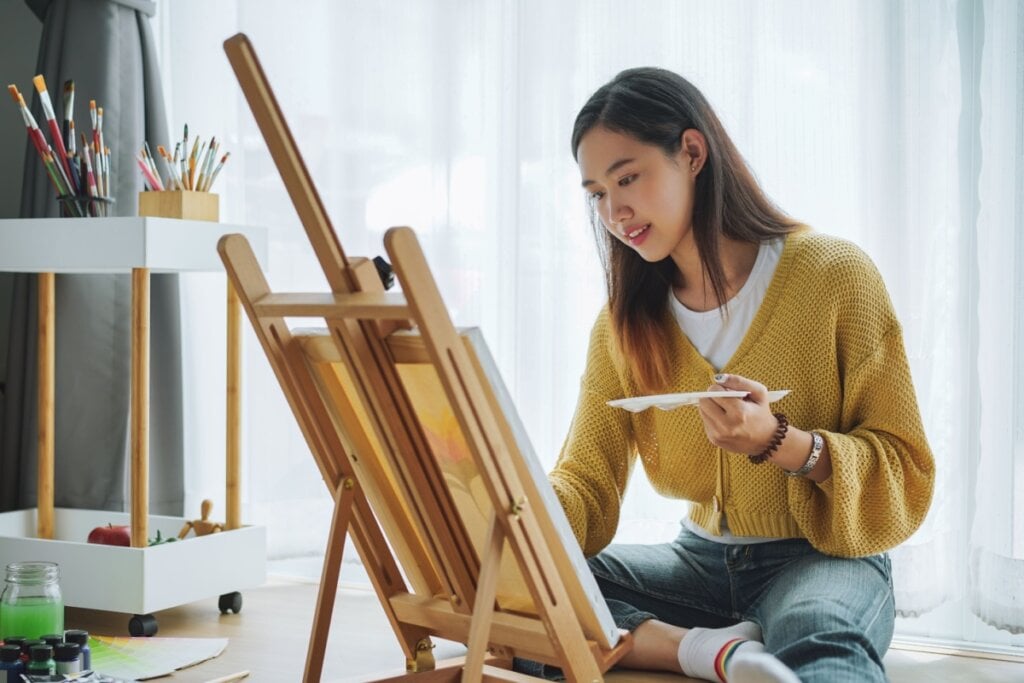 Pintar pode ajudar a melhorar a concentração e incentivar a criatividade (Imagem: kenchiro168 | Shutterstock)