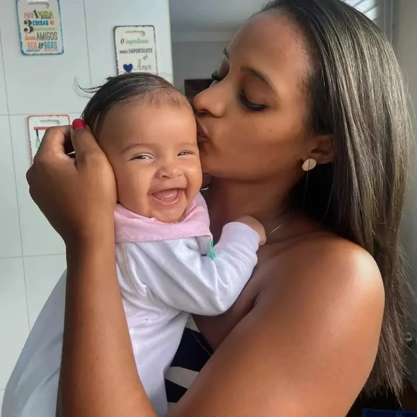 Karol Bernardo, Vinicius Rodrigues e a filha - Foto: Reprodução/Instagram por Reprodução/Instagram