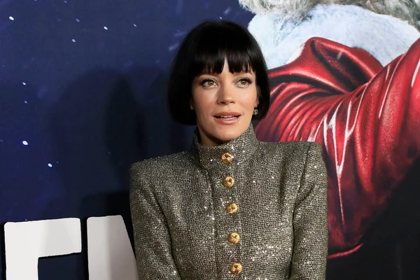 Lily Allen é uma cantora e atriz britânica famosa