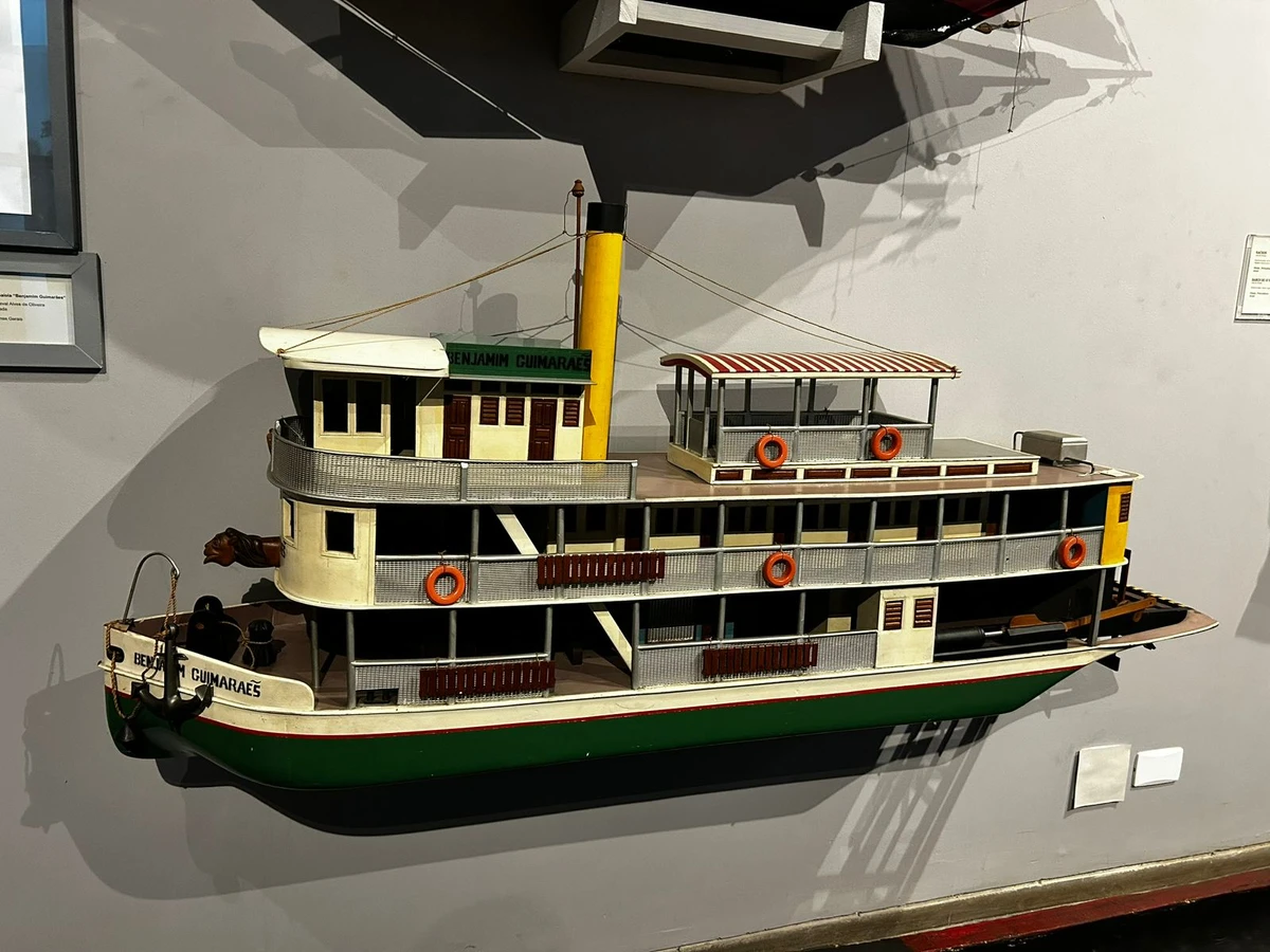 Miniatura do vapor fantasma no Memorial da América Latina