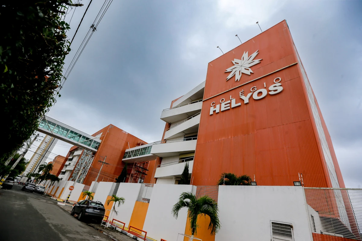 Passarelas do Colégio Helyos foram construídas em 2017
