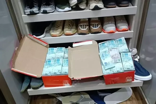PF encontra mais de R$ 1,3 milhão em caixas de sapato em mansão
