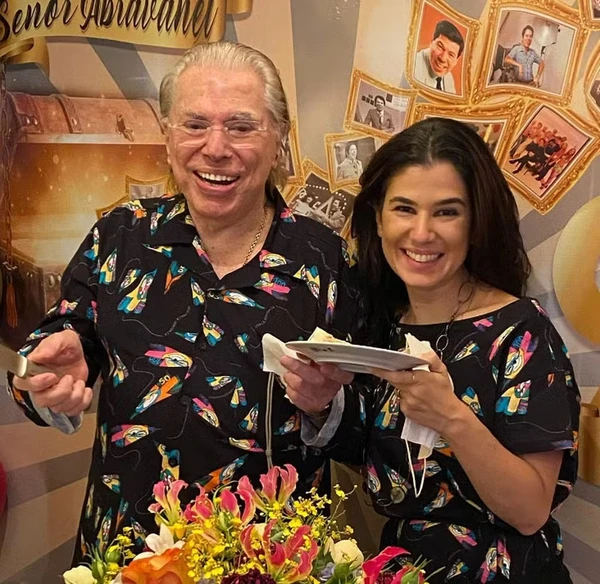Renata Abravanel ao lado do pai, Silvio Santos  por Reprodução/Redes Sociais 