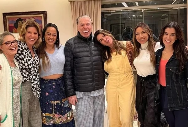 Silvio Santos e as filhas por Reprodução/Instagram