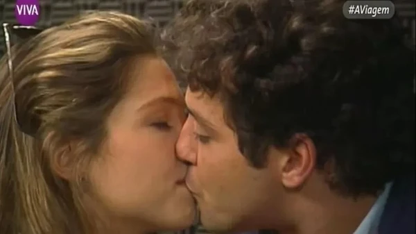 Sofia (Roberta Índio do Brasil) e Zeca (Irving São Paulo) em 'A Viagem' por Reprodução/Redes Sociais 