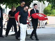 Imagem - Emoção e homenagens de amigos do Liverpool marcam funeral de Diogo Jota e André Silva