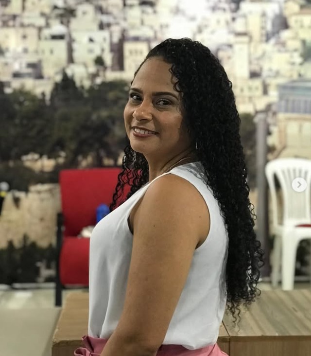 Carine Carvalho foi atingida por tiro na cabeça por Reprodução