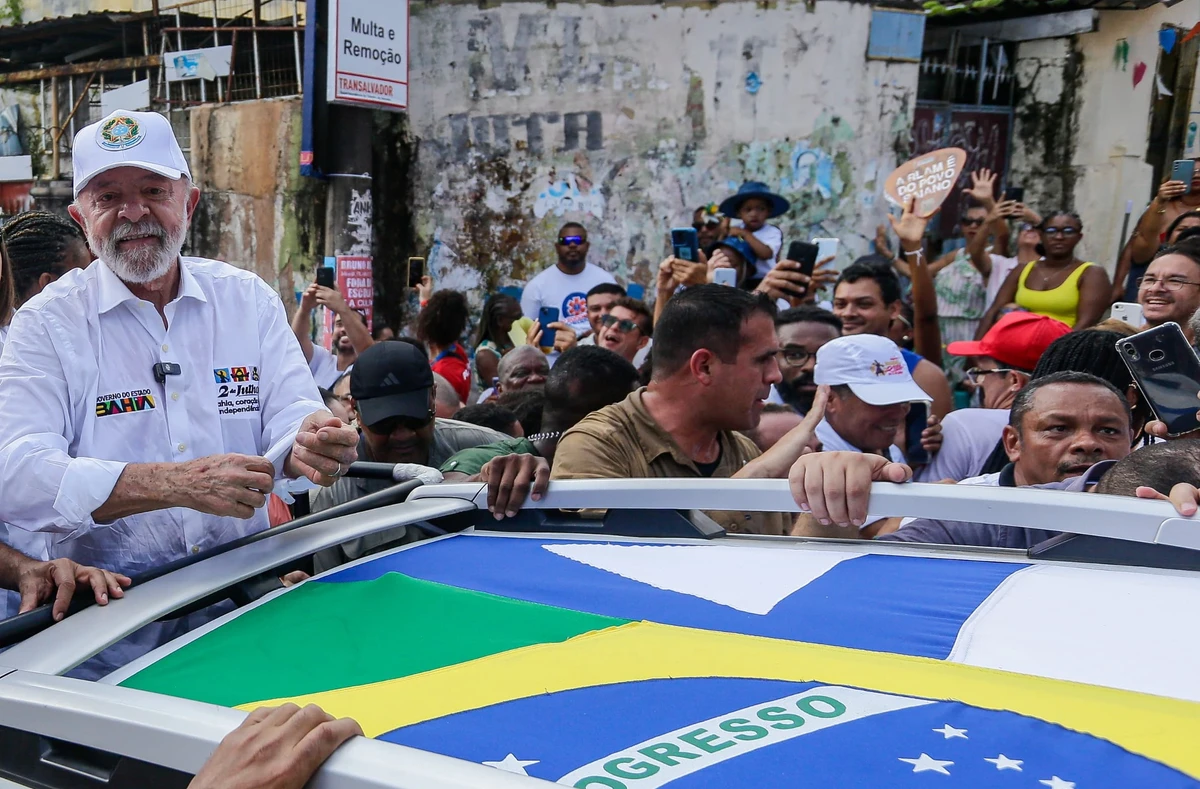 Com alta impopularidade no país, Lula participou do 2 de Julho, em Salvador, na semana passada