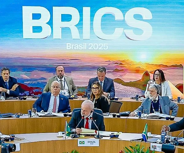 06.07.2025 - Presidente da RepÃºblica, Luiz InÃ¡cio Lula da Silva, durante a sessÃ£o plenÃ¡ria âPaz e SeguranÃ§a e Reforma da GovernanÃ§a Globalâ, no Museu de Arte Moderna (MAM). Rio de Janeiro - RJ.â¨â¨Foto: Ricardo Stuckert / PR 