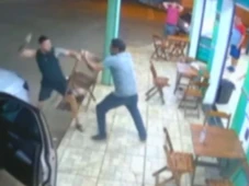 Imagem - Homem morre com facada no pescoço após briga em sorveteria