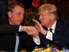 Imagem - Trump sai em defesa de Bolsonaro e diz que ele sofre 'caça às bruxas': 'Deixem ele em paz'