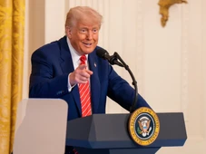 Imagem - Trump promete tarifa de 10% para quem se alinhar às políticas do Brics