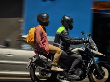 Imagem - Após três anos de disputa judicial, Uber Moto é liberada em cidade baiana: 'Alto risco'