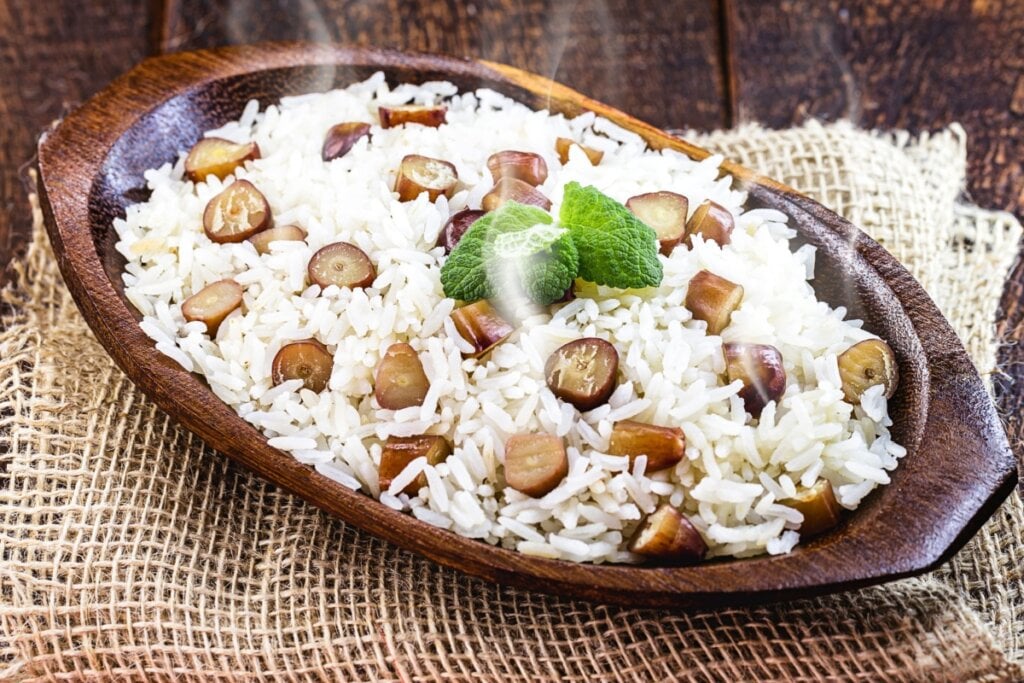 O pinhão é um ingrediente versátil e combina com diversas receitas (Imagem: RHJPhtotos | Shutterstock)