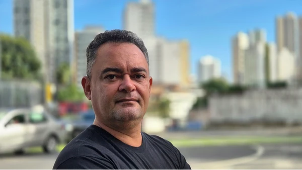 Escritor Toni Araújo 